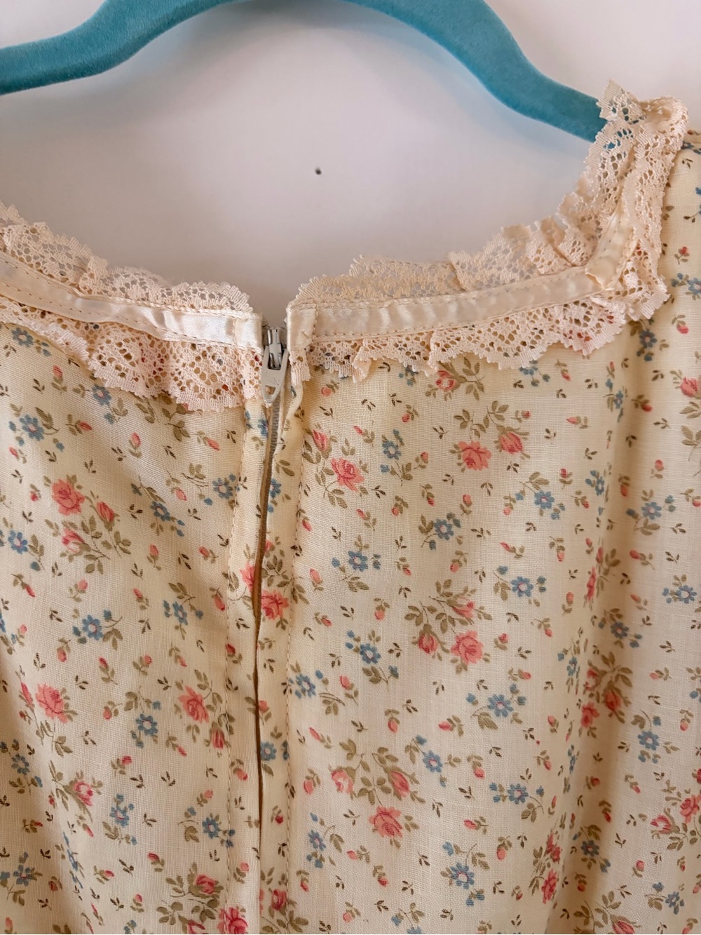 Vintage 1970’s Yellow Floral Maxi Dress with Lace Trim - Picture 8 of 8